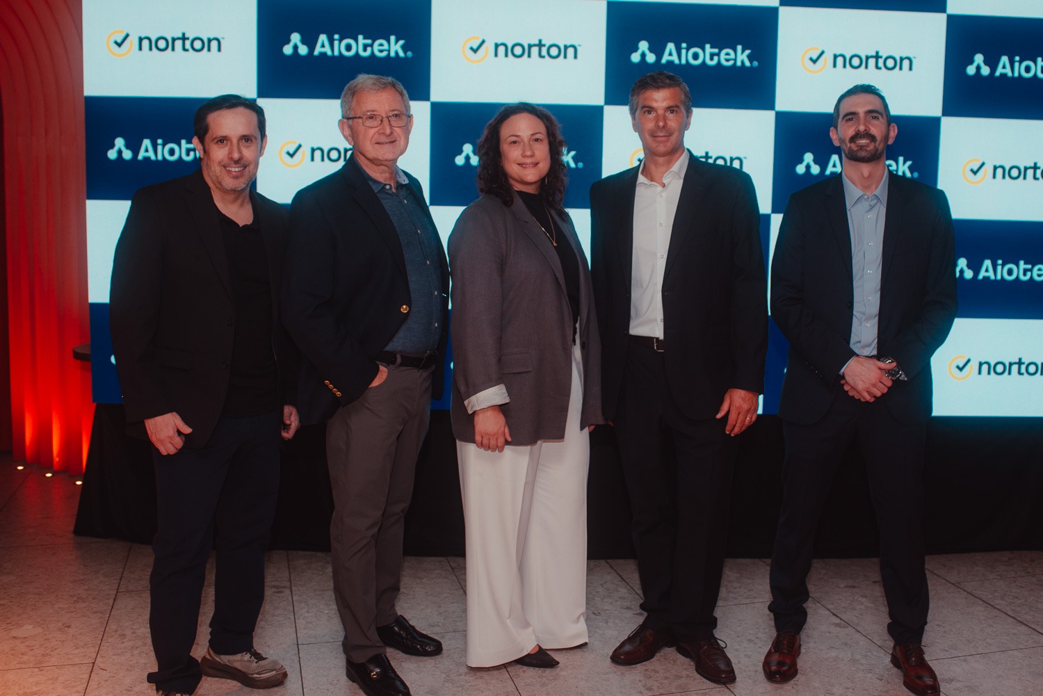 Aiotek y Norton: alianza estratégica para la protección de la identidad digital